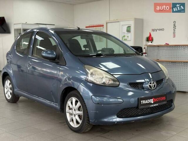 Синий Тойота Айго, объемом двигателя 1 л и пробегом 122 тыс. км за 4490 $, фото 1 на Automoto.ua