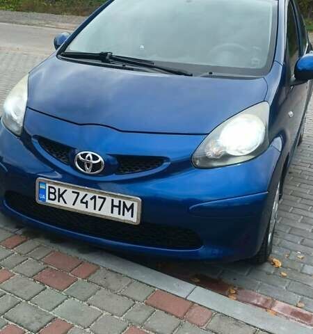 Синій Тойота Айго, об'ємом двигуна 1 л та пробігом 136 тис. км за 5400 $, фото 1 на Automoto.ua