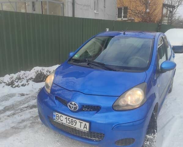 Синій Тойота Айго, об'ємом двигуна 1 л та пробігом 185 тис. км за 4700 $, фото 1 на Automoto.ua