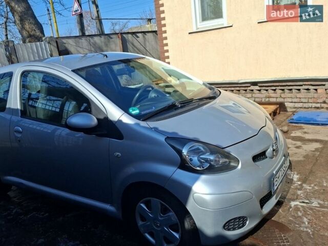 Синий Тойота Айго, объемом двигателя 1 л и пробегом 252 тыс. км за 3900 $, фото 1 на Automoto.ua