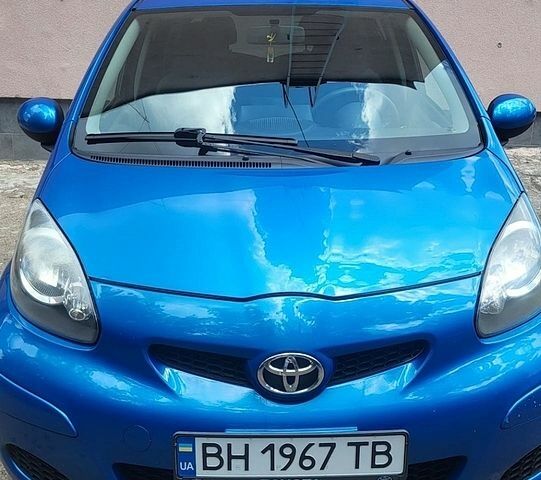 Синий Тойота Айго, объемом двигателя 1 л и пробегом 144 тыс. км за 5900 $, фото 1 на Automoto.ua