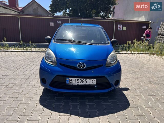 Синий Тойота Айго, объемом двигателя 1 л и пробегом 253 тыс. км за 4100 $, фото 1 на Automoto.ua