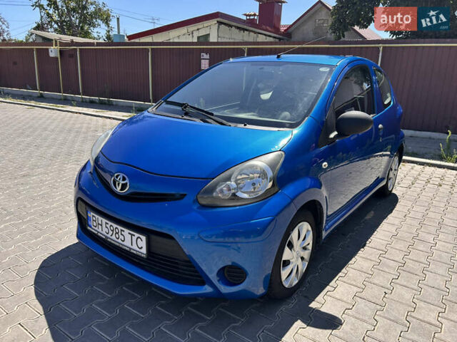 Синий Тойота Айго, объемом двигателя 1 л и пробегом 253 тыс. км за 4500 $, фото 1 на Automoto.ua