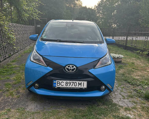 Синий Тойота Айго, объемом двигателя 1 л и пробегом 133 тыс. км за 6000 $, фото 1 на Automoto.ua