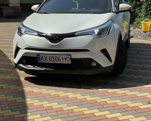Белый Тойота C-HR, объемом двигателя 2 л и пробегом 71 тыс. км за 22000 $, фото 1 на Automoto.ua
