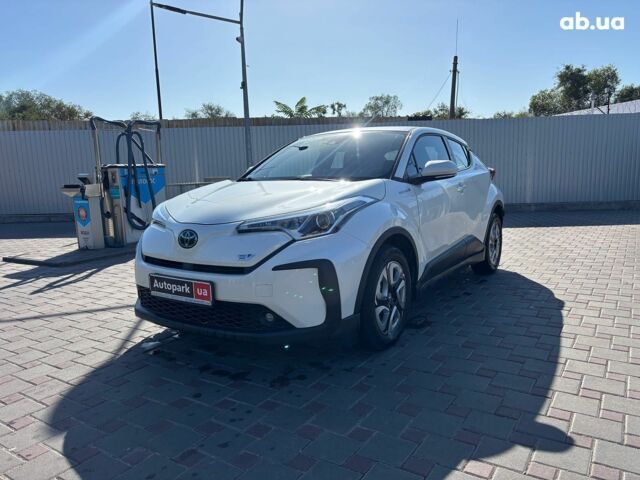 Белый Тойота C-HR, объемом двигателя 0 л и пробегом 75 тыс. км за 18990 $, фото 1 на Automoto.ua