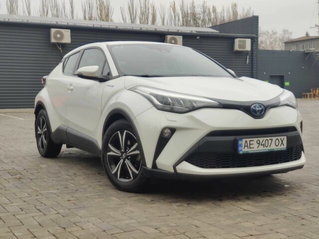 Белый Тойота C-HR, объемом двигателя 1.8 л и пробегом 86 тыс. км за 28000 $, фото 1 на Automoto.ua