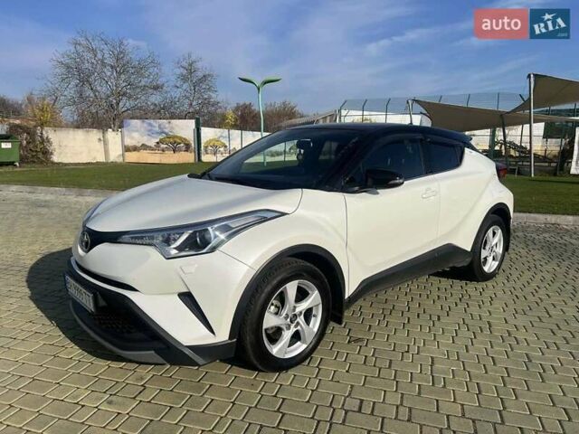 Белый Тойота C-HR, объемом двигателя 1.2 л и пробегом 168 тыс. км за 16900 $, фото 1 на Automoto.ua