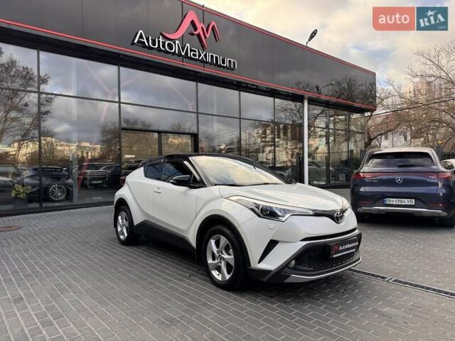 Белый Тойота C-HR, объемом двигателя 1.2 л и пробегом 168 тыс. км за 16900 $, фото 1 на Automoto.ua