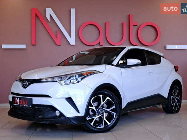 Белый Тойота C-HR, объемом двигателя 2 л и пробегом 94 тыс. км за 16900 $, фото 1 на Automoto.ua