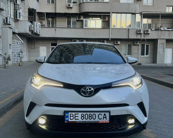 Білий Тойота C-HR, об'ємом двигуна 1.2 л та пробігом 129 тис. км за 18999 $, фото 1 на Automoto.ua