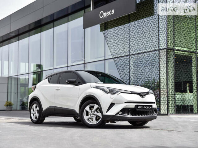 Белый Тойота C-HR, объемом двигателя 1.99 л и пробегом 55 тыс. км за 22300 $, фото 1 на Automoto.ua