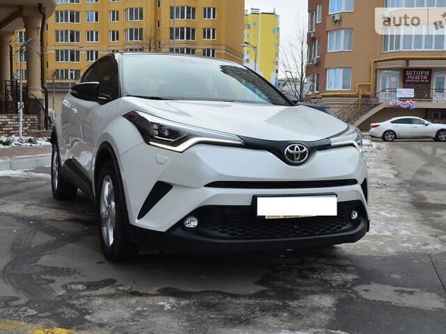 Білий Тойота C-HR, об'ємом двигуна 1.2 л та пробігом 64 тис. км за 22400 $, фото 1 на Automoto.ua