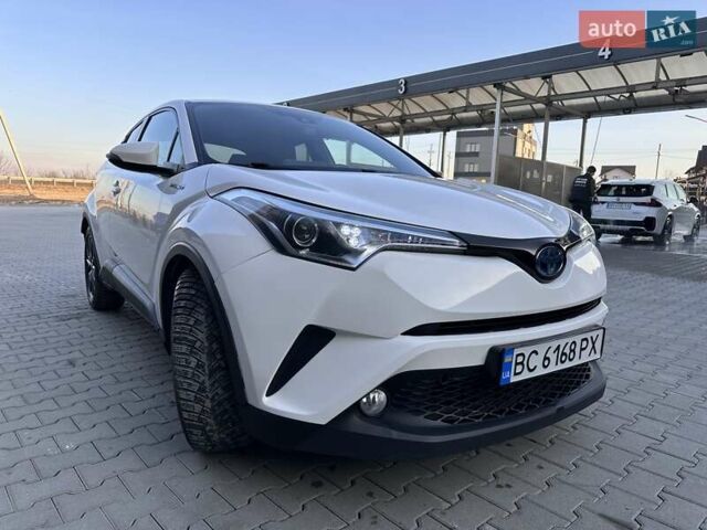 Белый Тойота C-HR, объемом двигателя 1.8 л и пробегом 161 тыс. км за 20500 $, фото 1 на Automoto.ua