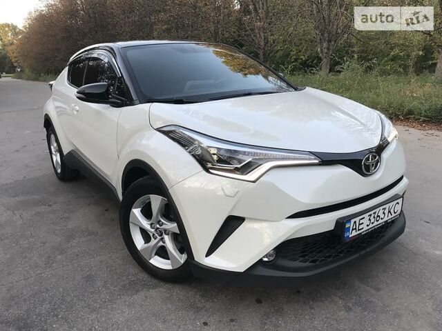 Білий Тойота C-HR, об'ємом двигуна 1.2 л та пробігом 122 тис. км за 23500 $, фото 1 на Automoto.ua