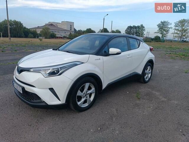 Білий Тойота C-HR, об'ємом двигуна 1.8 л та пробігом 98 тис. км за 19950 $, фото 1 на Automoto.ua