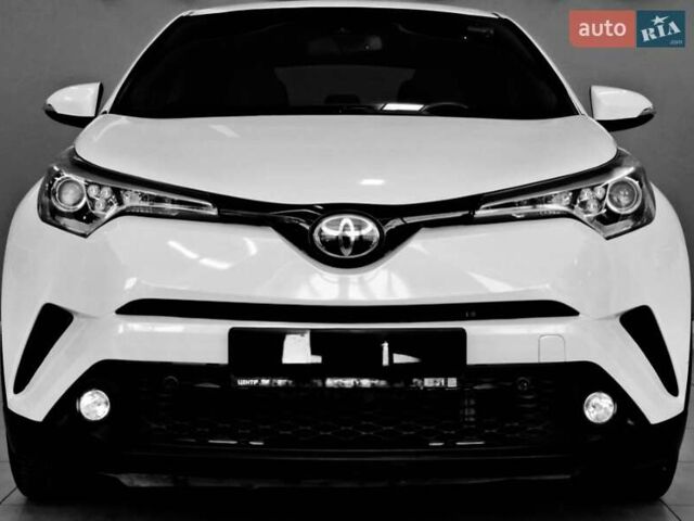 Белый Тойота C-HR, объемом двигателя 1.99 л и пробегом 94 тыс. км за 15500 $, фото 1 на Automoto.ua