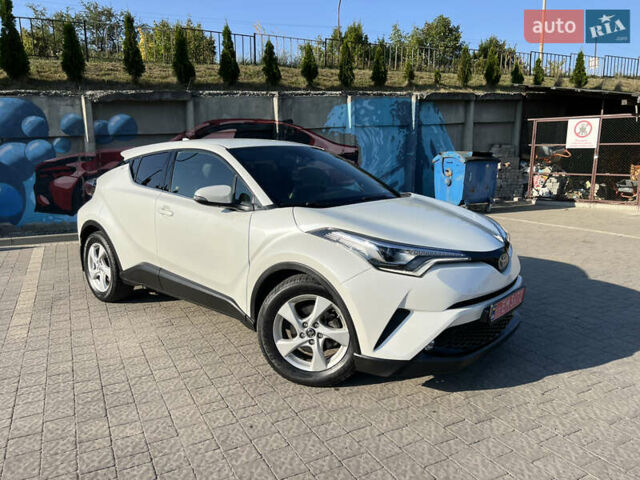 Білий Тойота C-HR, об'ємом двигуна 1.8 л та пробігом 144 тис. км за 21900 $, фото 1 на Automoto.ua