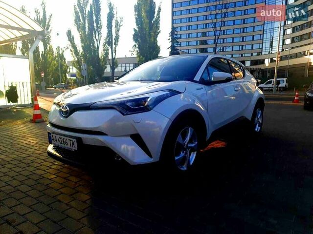 Білий Тойота C-HR, об'ємом двигуна 1.8 л та пробігом 42 тис. км за 27000 $, фото 1 на Automoto.ua