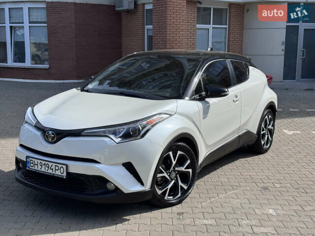 Белый Тойота C-HR, объемом двигателя 1.99 л и пробегом 54 тыс. км за 19999 $, фото 1 на Automoto.ua
