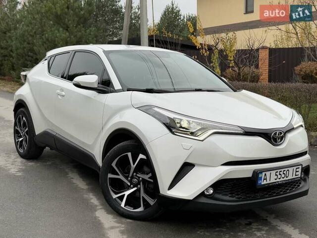 Белый Тойота C-HR, объемом двигателя 1.2 л и пробегом 88 тыс. км за 21500 $, фото 1 на Automoto.ua