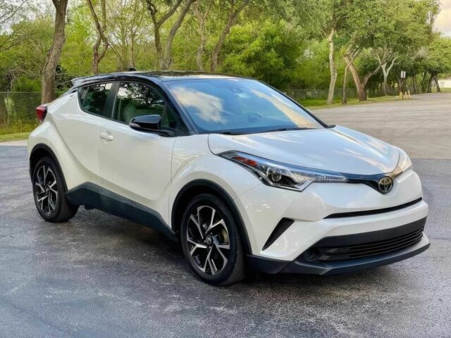 Белый Тойота C-HR, объемом двигателя 2 л и пробегом 61 тыс. км за 7500 $, фото 1 на Automoto.ua