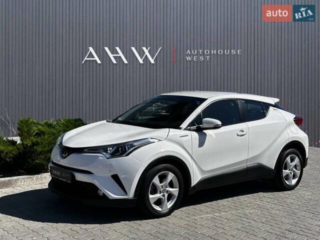 Белый Тойота C-HR, объемом двигателя 1.8 л и пробегом 80 тыс. км за 23900 $, фото 1 на Automoto.ua
