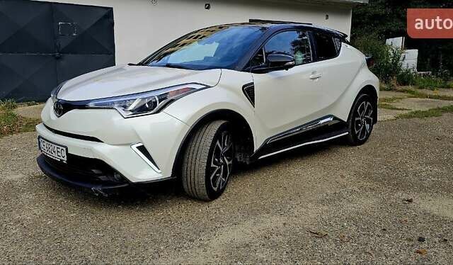 Белый Тойота C-HR, объемом двигателя 2 л и пробегом 140 тыс. км за 19000 $, фото 1 на Automoto.ua