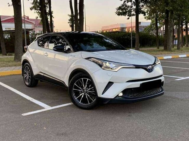 Белый Тойота C-HR, объемом двигателя 1.8 л и пробегом 83 тыс. км за 16900 $, фото 1 на Automoto.ua
