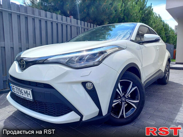 Белый Тойота C-HR, объемом двигателя 1.2 л и пробегом 42 тыс. км за 19500 $, фото 1 на Automoto.ua