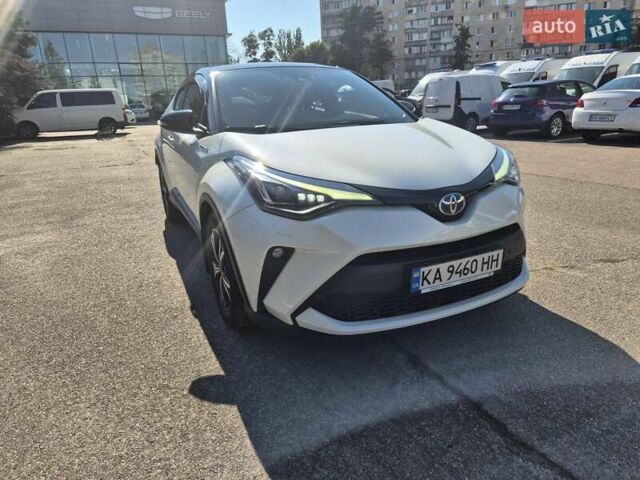 Белый Тойота C-HR, объемом двигателя 1.99 л и пробегом 52 тыс. км за 29400 $, фото 1 на Automoto.ua