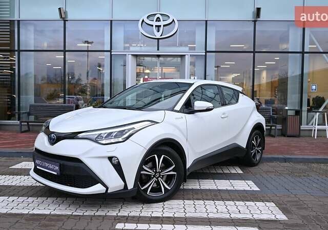 Белый Тойота C-HR, объемом двигателя 1.8 л и пробегом 81 тыс. км за 24905 $, фото 1 на Automoto.ua