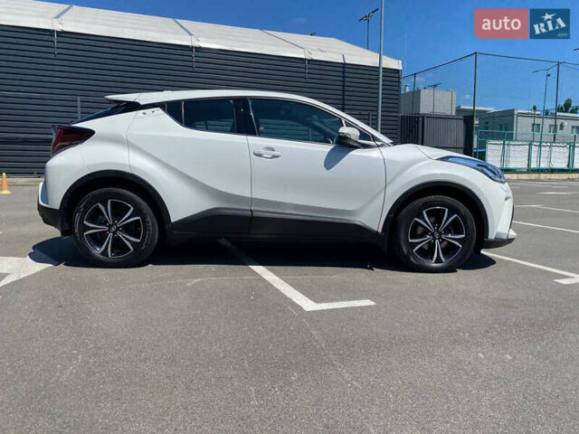 Белый Тойота C-HR, объемом двигателя 1.2 л и пробегом 40 тыс. км за 24900 $, фото 1 на Automoto.ua