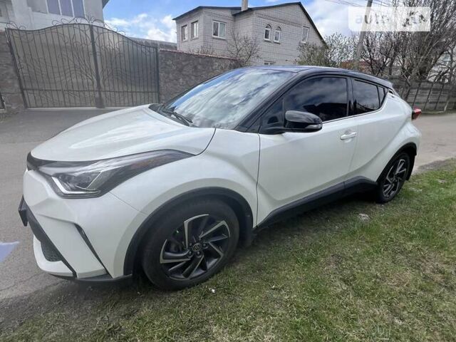 Белый Тойота C-HR, объемом двигателя 2 л и пробегом 30 тыс. км за 21000 $, фото 1 на Automoto.ua