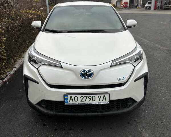 Белый Тойота C-HR, объемом двигателя 0 л и пробегом 84 тыс. км за 16999 $, фото 1 на Automoto.ua
