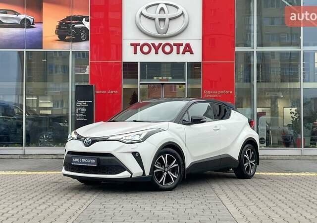 Белый Тойота C-HR, объемом двигателя 1.99 л и пробегом 64 тыс. км за 27507 $, фото 1 на Automoto.ua