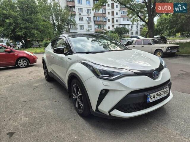 Белый Тойота C-HR, объемом двигателя 1.99 л и пробегом 55 тыс. км за 28400 $, фото 1 на Automoto.ua