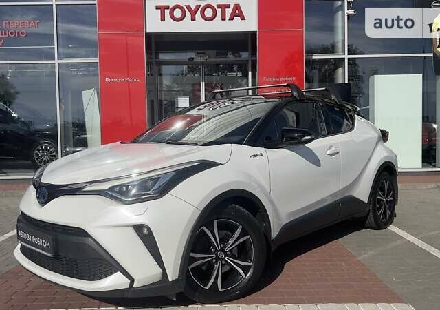 Белый Тойота C-HR, объемом двигателя 1.99 л и пробегом 94 тыс. км за 29291 $, фото 1 на Automoto.ua