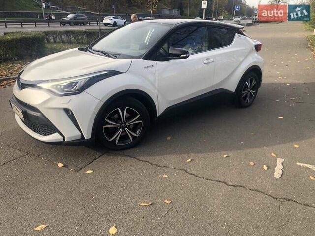 Білий Тойота C-HR, об'ємом двигуна 1.99 л та пробігом 34 тис. км за 30000 $, фото 1 на Automoto.ua