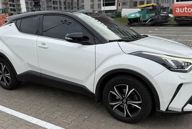 Білий Тойота C-HR, об'ємом двигуна 1.2 л та пробігом 24 тис. км за 25000 $, фото 1 на Automoto.ua
