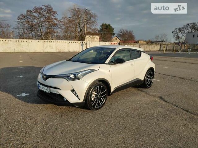 Белый Тойота C-HR, объемом двигателя 1.8 л и пробегом 5 тыс. км за 29600 $, фото 1 на Automoto.ua