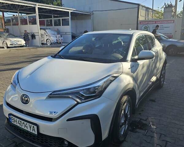 Белый Тойота C-HR, объемом двигателя 0 л и пробегом 50 тыс. км за 19500 $, фото 1 на Automoto.ua