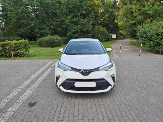 Белый Тойота C-HR, объемом двигателя 0 л и пробегом 50 тыс. км за 17000 $, фото 1 на Automoto.ua