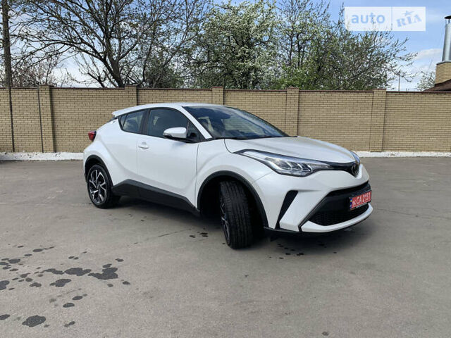 Белый Тойота C-HR, объемом двигателя 0 л и пробегом 37 тыс. км за 23499 $, фото 1 на Automoto.ua