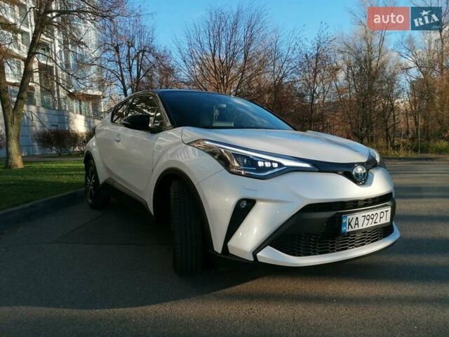 Белый Тойота C-HR, объемом двигателя 1.8 л и пробегом 31 тыс. км за 31000 $, фото 1 на Automoto.ua