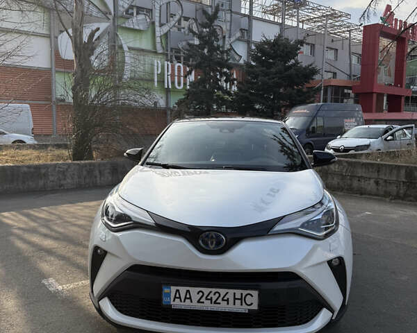 Белый Тойота C-HR, объемом двигателя 1.99 л и пробегом 51 тыс. км за 30500 $, фото 1 на Automoto.ua