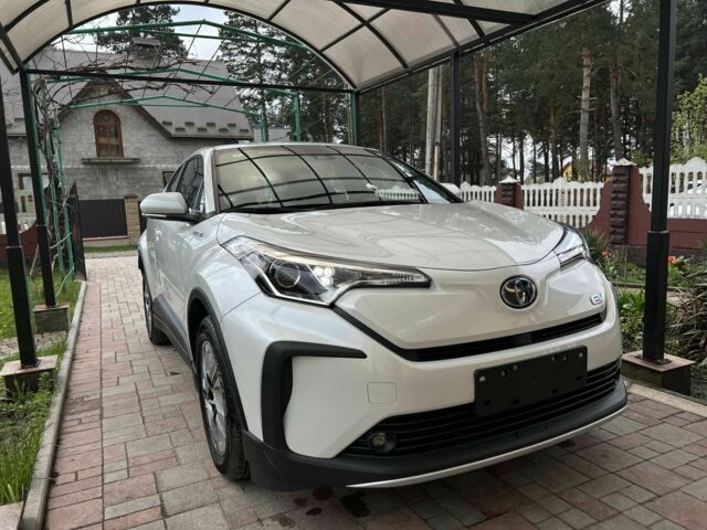 Белый Тойота C-HR, объемом двигателя 0 л и пробегом 1 тыс. км за 19900 $, фото 1 на Automoto.ua