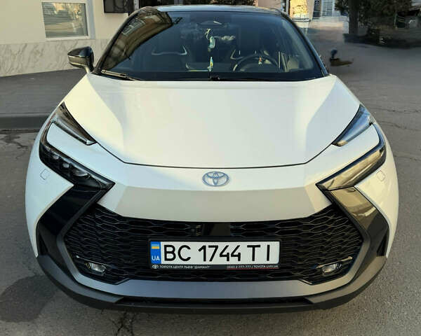 Белый Тойота C-HR, объемом двигателя 1.99 л и пробегом 12 тыс. км за 43415 $, фото 1 на Automoto.ua