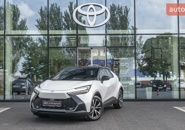 Белый Тойота C-HR, объемом двигателя 1.99 л и пробегом 15 тыс. км за 39808 $, фото 1 на Automoto.ua