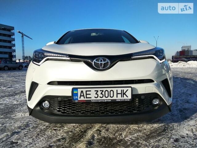 Белый Тойота C-HR, объемом двигателя 1.2 л и пробегом 18 тыс. км за 27500 $, фото 1 на Automoto.ua